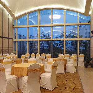 Round table dining arrangement